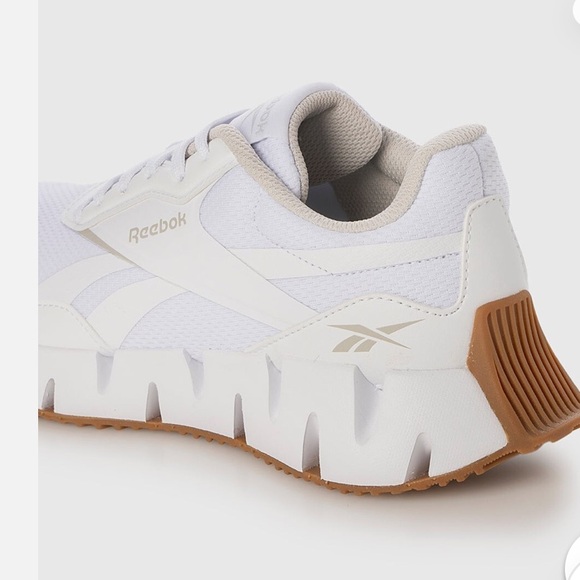 NWB Reebok White Athletic Shoes

Women's Zig Dynamica STR Shoes 9.5 - Picture 4 of 5